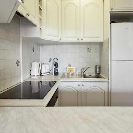 2br 4p - Balcony & 5min To 圣特罗佩